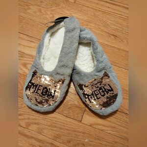 NWT! Cat/Meow reversible sequin faux sherpa lined no-skid slippers